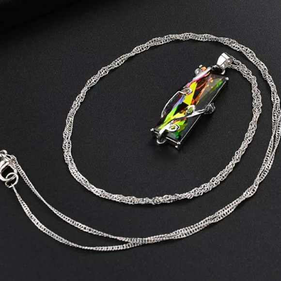 🎀 Stunning Rainbow Pendant - Picture 6 of 8